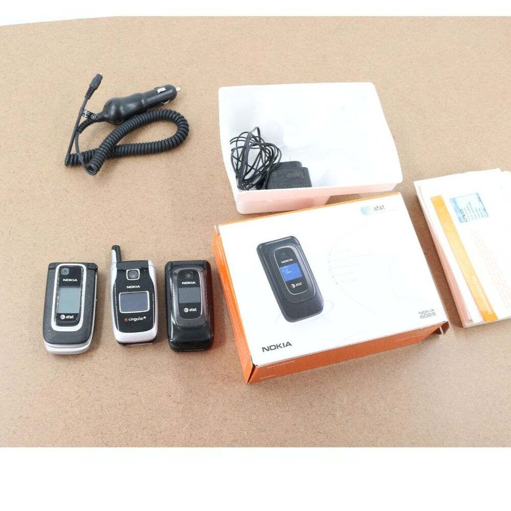 Lot of 3 Vintage Flip Phone Nokia No Batteries, parts